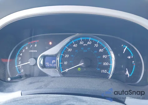 2014 Toyota Sienna Xle V6 8 Passenger z USA, uszkodzony, nr VIN 5TDYK3DC5ES435426